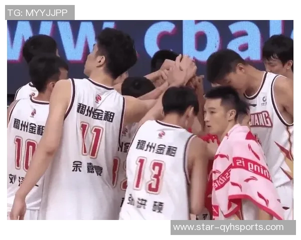 西安篮球队在全国锦标赛中以73分稳居积分榜首位展现强劲实力